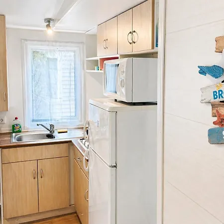 Laika Cottage, Acces Piscine Camping