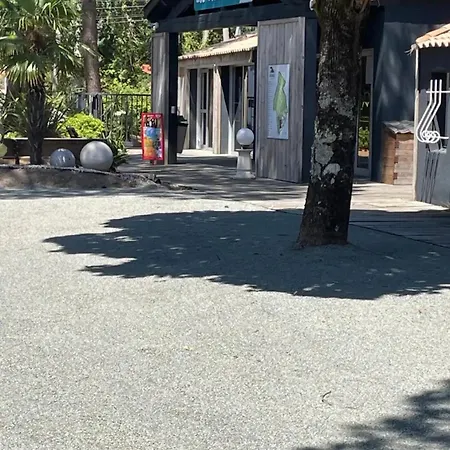 Laika Cottage, Acces Piscine Camping *
