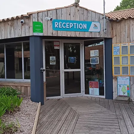 Camping Laika Cottage, Acces Piscine